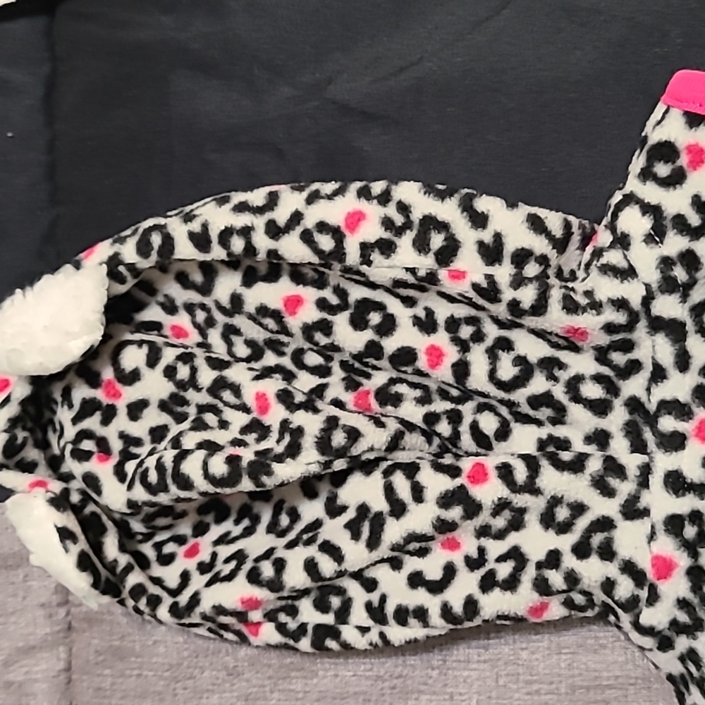 Clothes - Picture 3 of 3